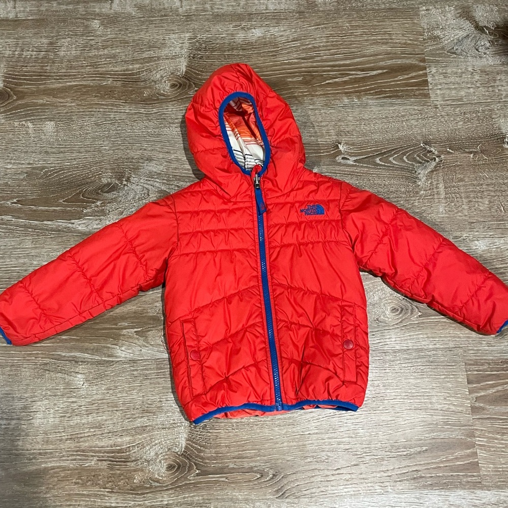 Toddler boys reversible North Face puffer coat size 4T